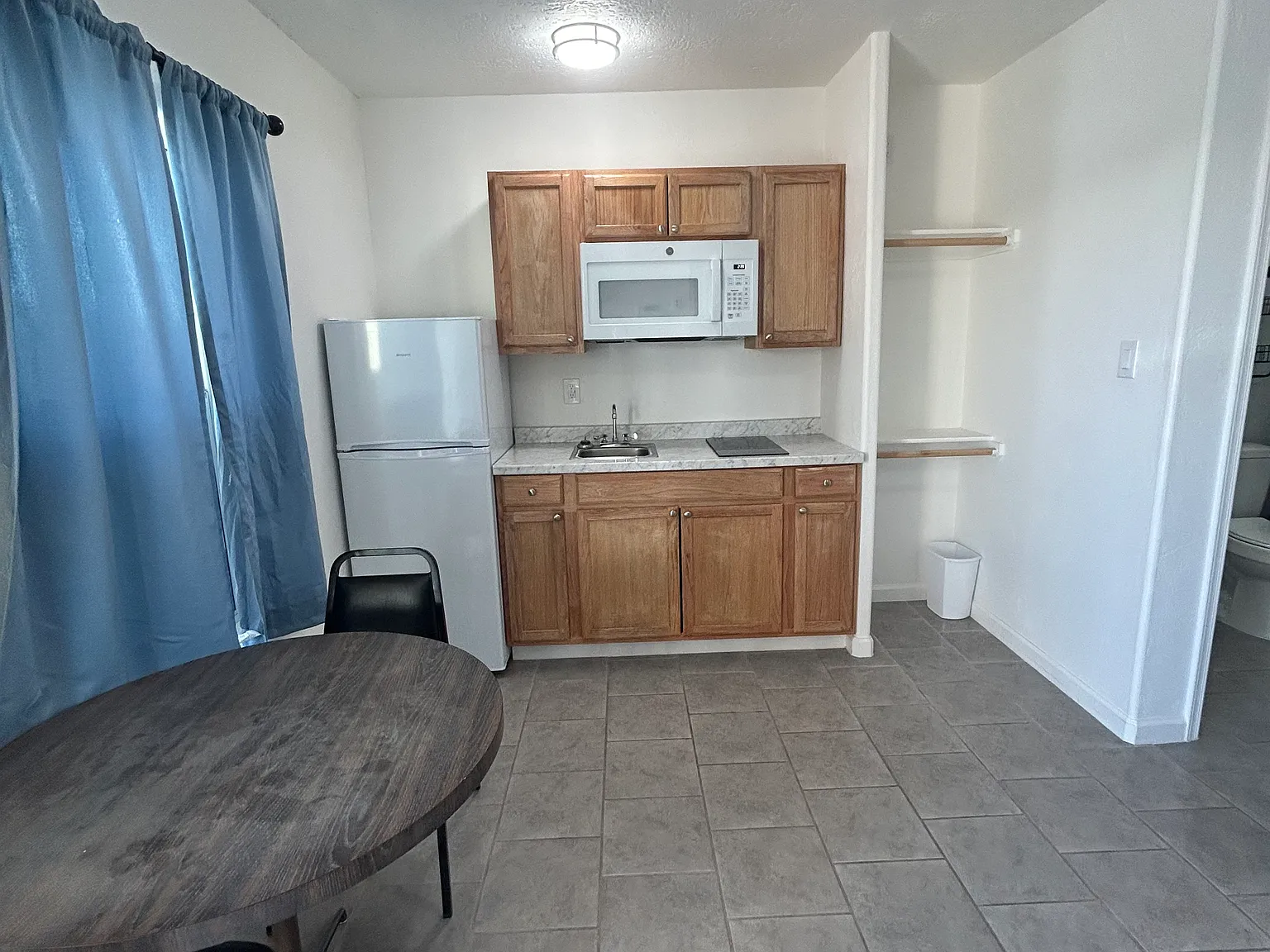 Studio, 300 sqft, $895 — Photo 2