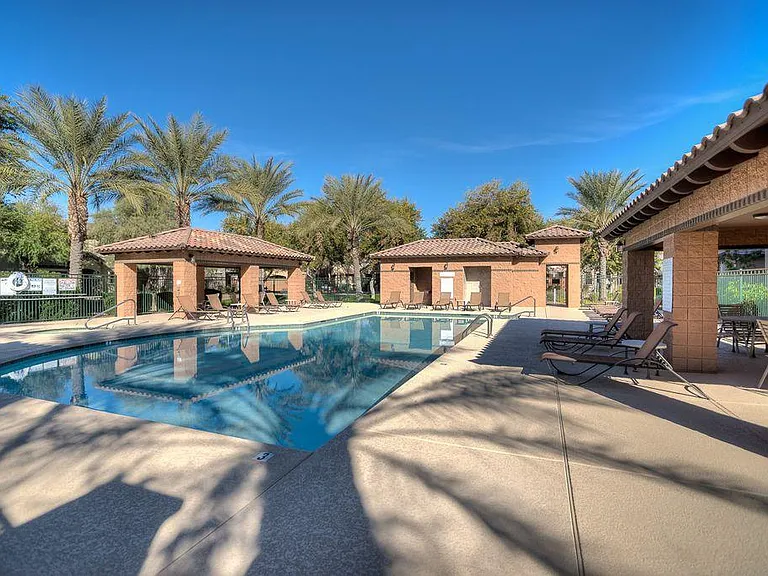 2539 E Vermont Dr — Photo 17