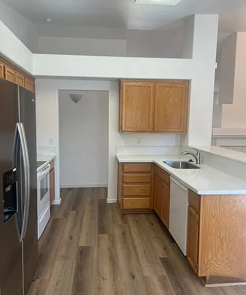 570 Buccaneer Ave — Photo 6