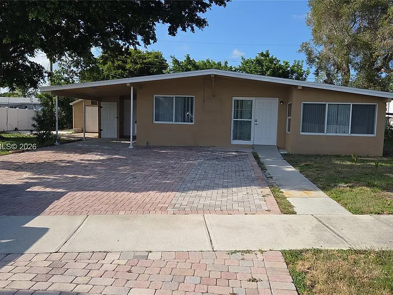 289 NE 45th Ct — Photo 1