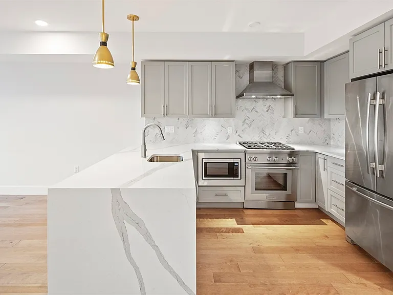 50 Hichborn St #204 — Photo 6