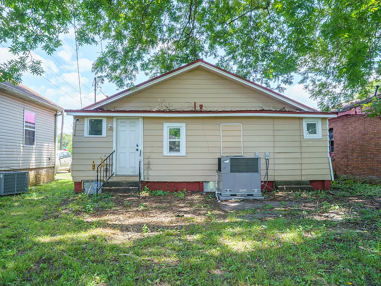 1402 Avenue E — Photo 19