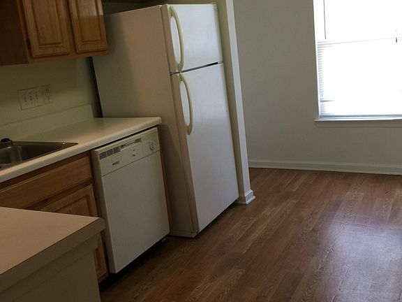 5th image of 2127 Dutchman Dr