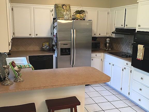 Kitchen with bar area