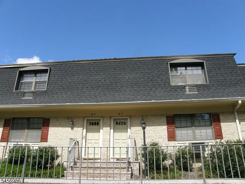 2 bed, 2.5 bath, $3,200 — Photo 1