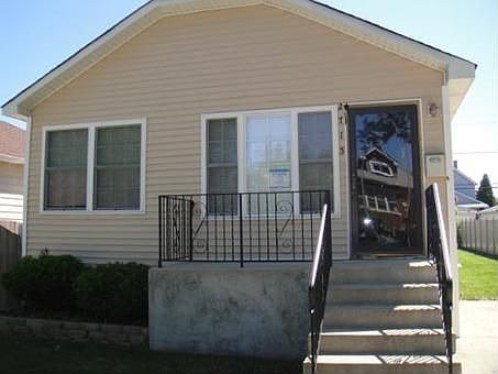 1st image of 2715 N 76th Ave