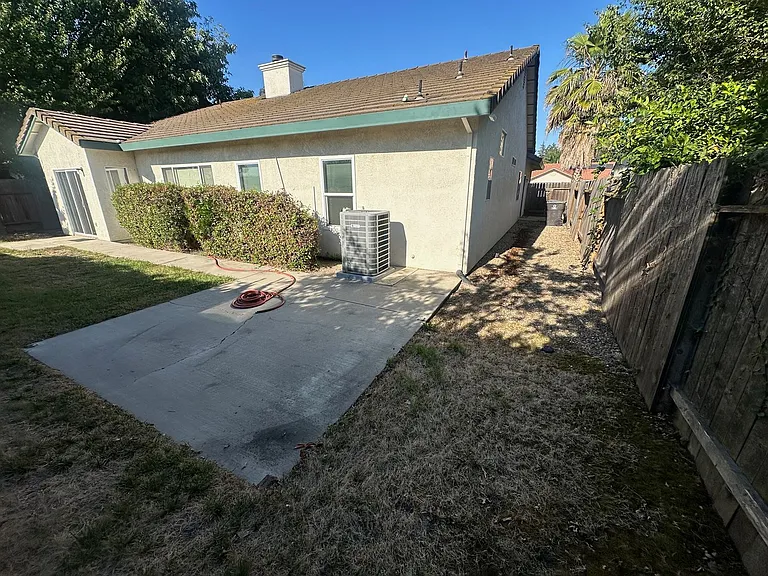 9521 Twin Brooks Ln — Photo 13