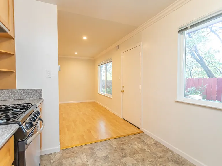 24 Linda Ave — Photo 4
