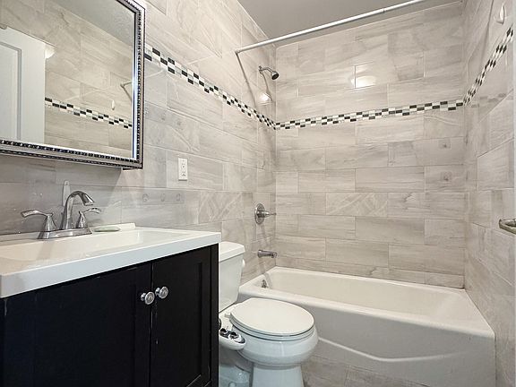 4th image of 30-66 32nd St #3R