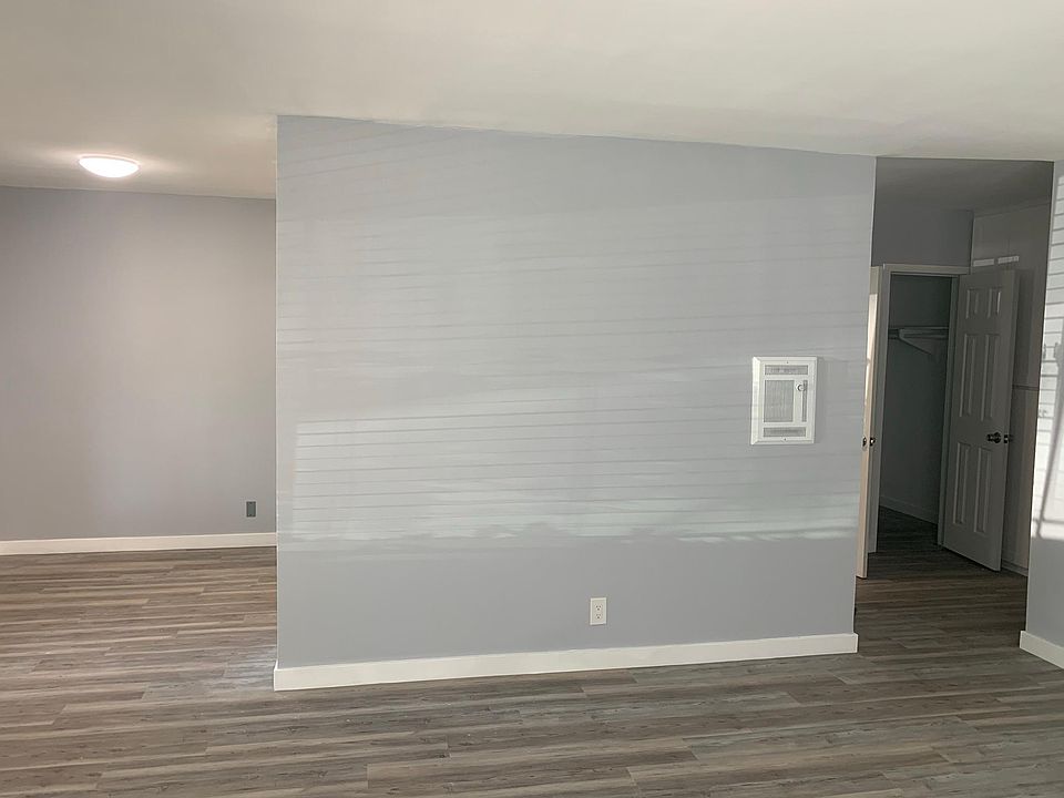 Livingroom looking towards kitchen.