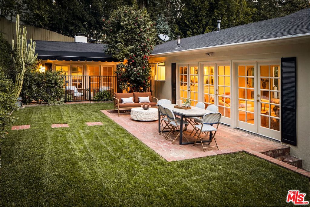 House in Beverly Hills, Sherman Oaks - View 2