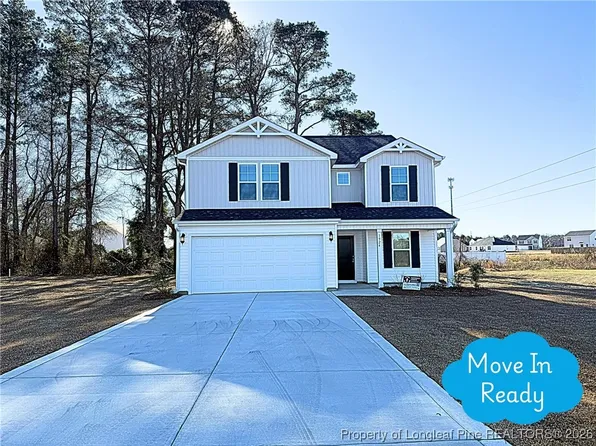 1924 Bulldog Ln, Hope Mills, NC 28348