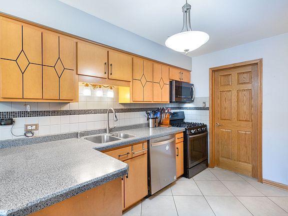 5th image of 8951 Silverdale Dr #2B