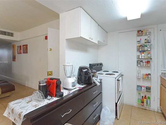 4th image of 1821 NE 168th St APT A1