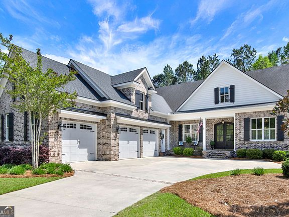 3rd image of 187 Spanton Cres