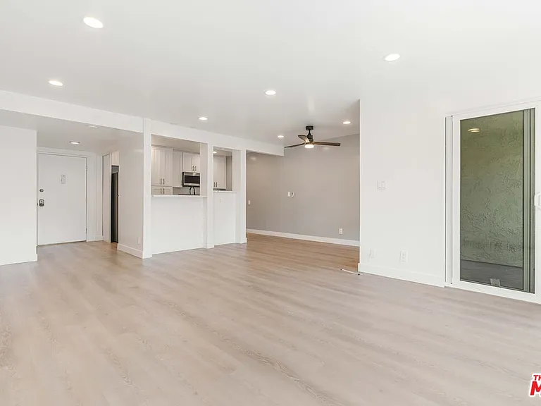 6275 Canterbury Dr #210 — Photo 6
