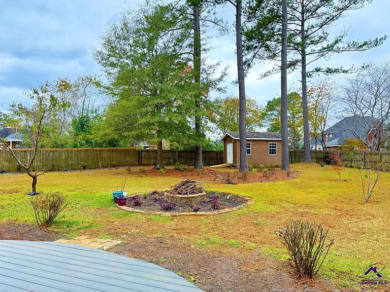 701 Victoria Cir — Photo 26
