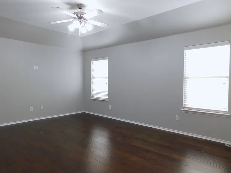 14904 Riverside Dr — Photo 19