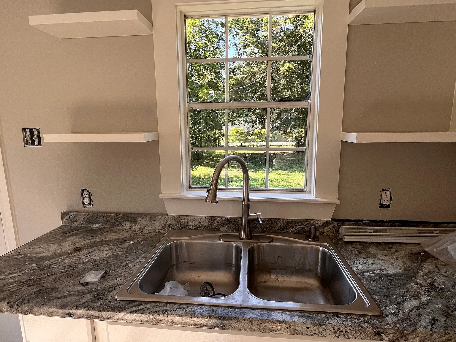 3 bed, 872 sqft, $1,200 — Photo 3