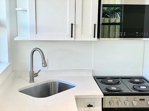 4th image of 4811 N Flagler Dr #2