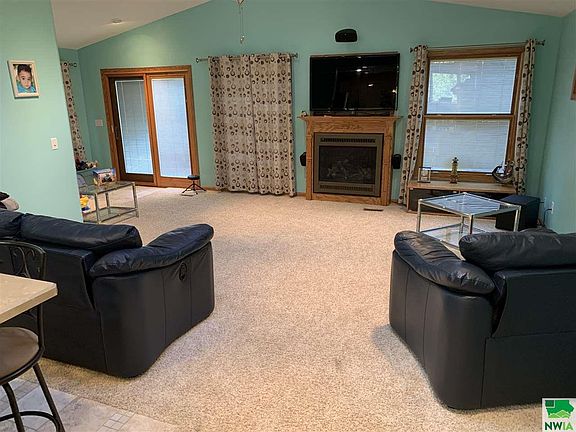 3rd image of 4601 Applewood Ave
