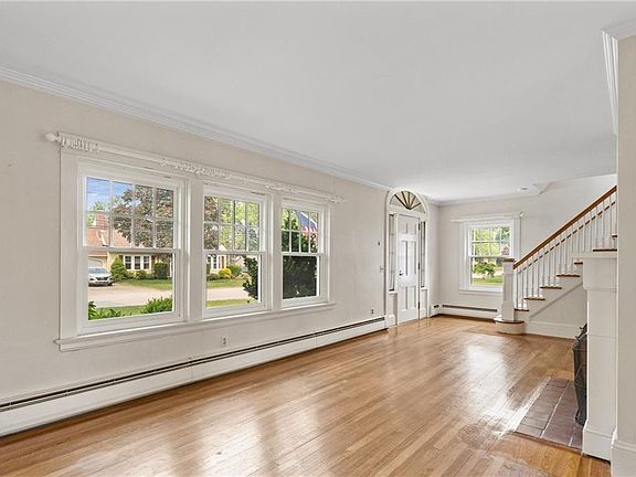 5th image of 90 Greenwood Ave