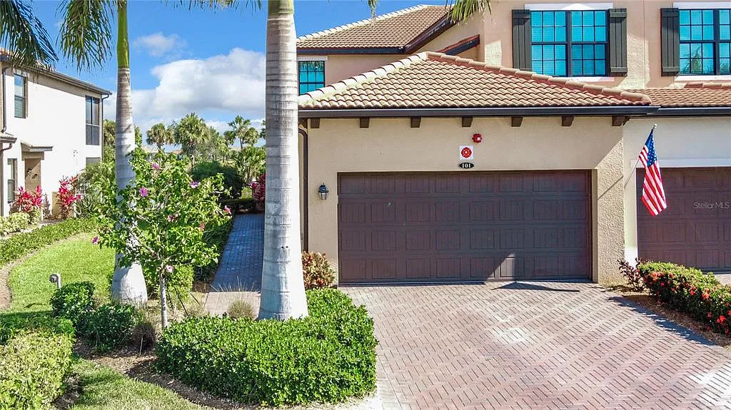 3 bed, 2.0 bath, 1737 sqft, $7,500 — Photo 2