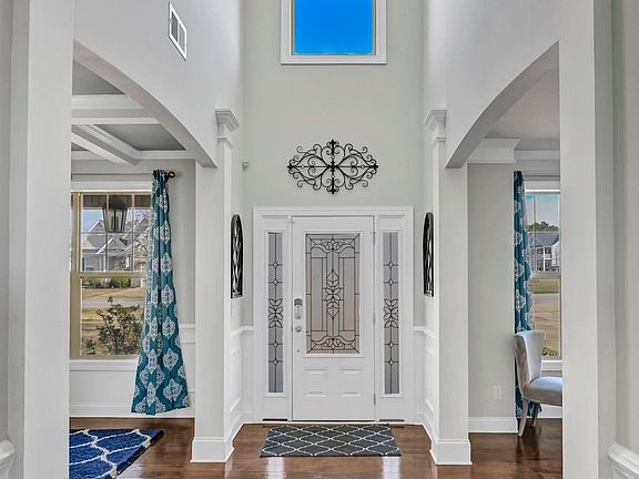 2nd image of 576 Maple Valley Loop