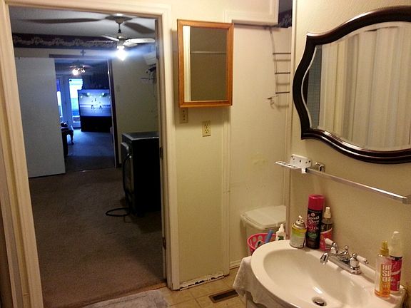 5th image of 902 East St