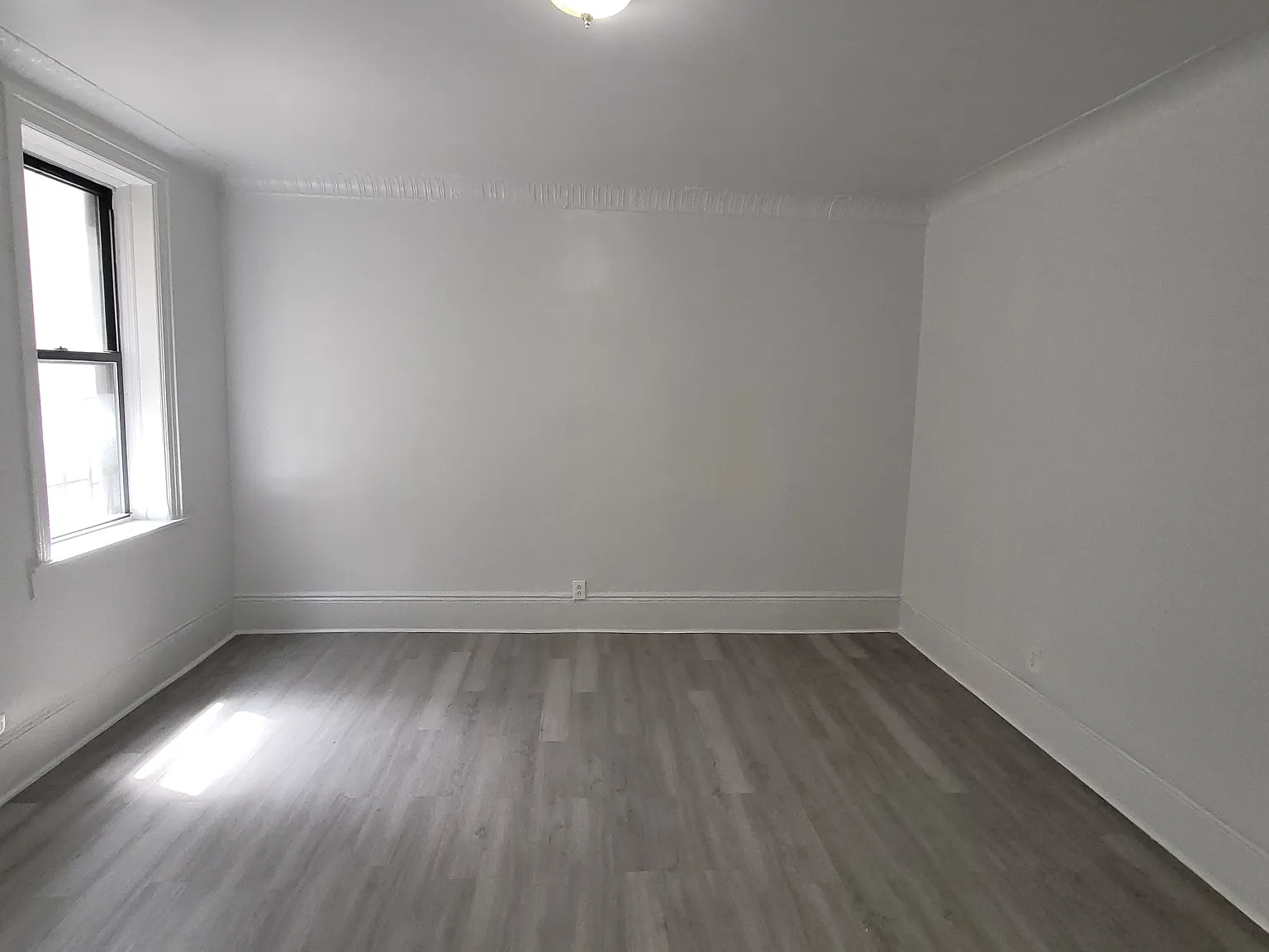 2 bed, 750 sqft, $2,700 — Photo 3
