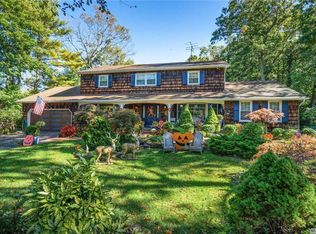 9 Twixt Hills Rd, Saint James, NY 11780