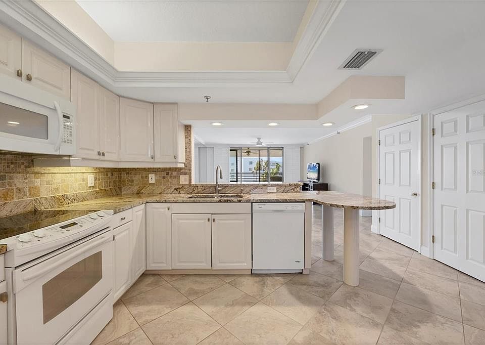 1st image of 1465 GULF OF MEXICO DRIVE #402