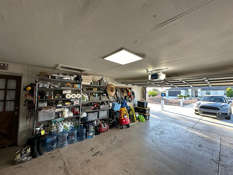 3215 E Sunnyside Ln — Photo 22
