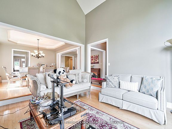 3rd image of 2454 Meadowridge Dr