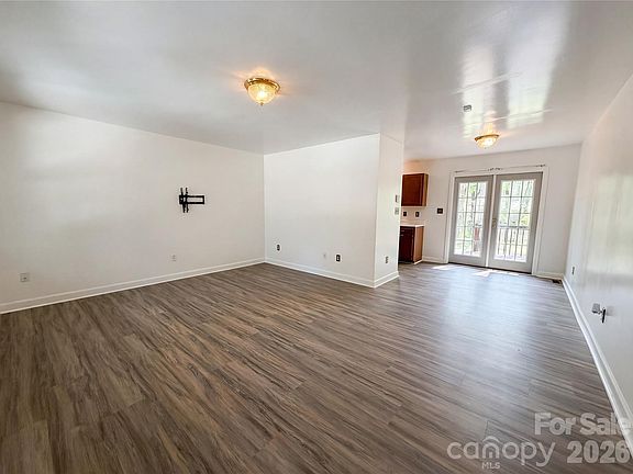 3rd image of 123 Melody Ct