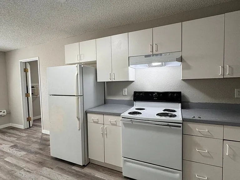 Raintree Apartments — Photo 31