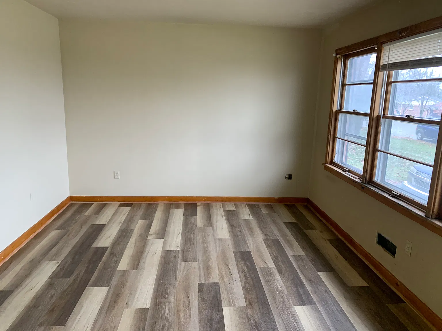 3 bed, 1.5 bath, 1600 sqft, $1,200 — Photo 3