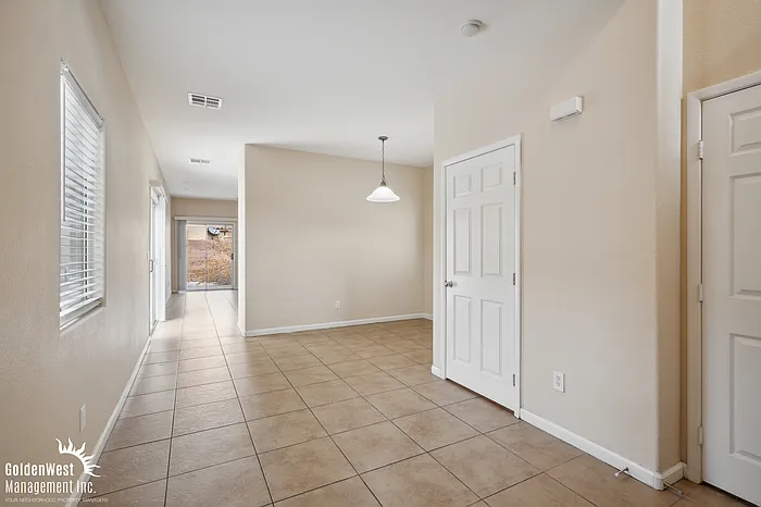 3528 E Carisbrook Dr — Photo 6