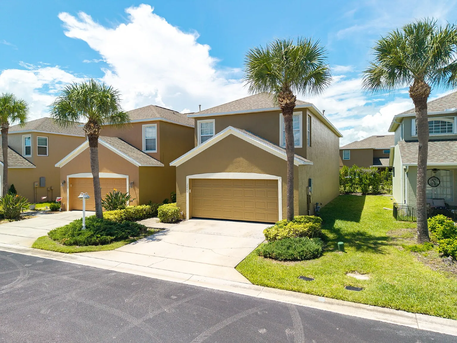 4 bed, 2.5 bath, 2044 sqft, $2,900 — Photo 2