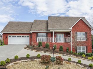 525 Crooked Stick Dr, Maryville, TN 37801