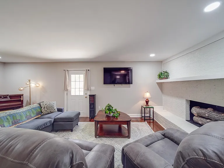 1510 Lynhurst Dr — Photo 7