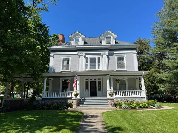 128 S Hayward St APT 4, Woodstock, IL 60098