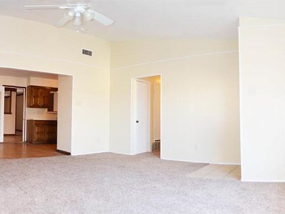 3rd image of 409 Willow Way