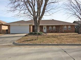 2200 Fox Ave, Moore, OK 73160
