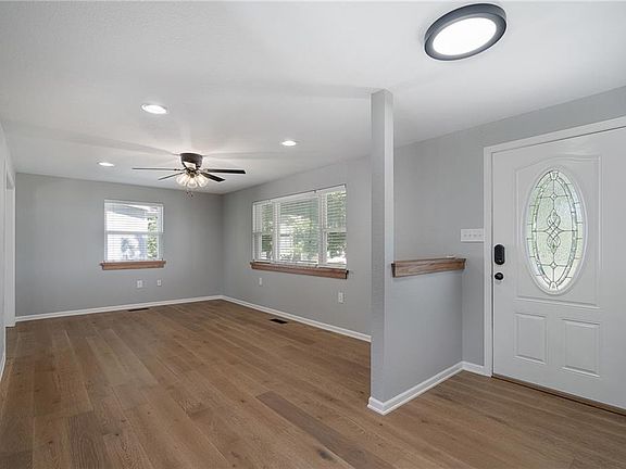 3rd image of 1719 Karlton Way
