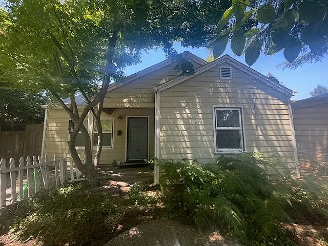 3 bed, 1409 sqft, $2,500 — Photo 1