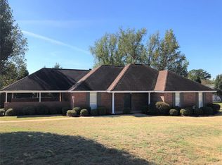 18 Lowery Ln, Deatsville, AL 36022