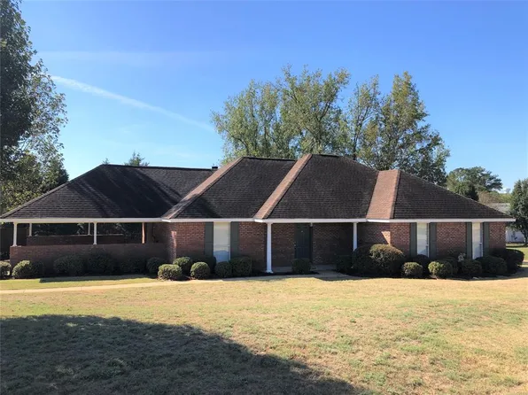 18 Lowery Ln, Deatsville, AL 36022