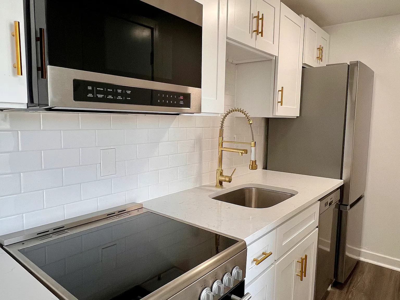 2 bed, 725 sqft, $2,350 — Photo 3