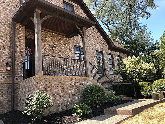 Side entry/corner lot